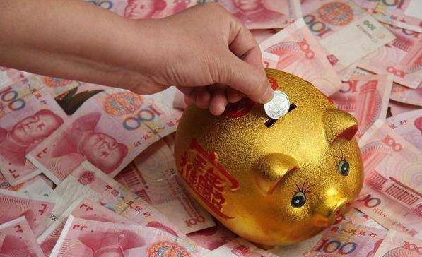 我妈在银行存了100万的定期，每月利息3438.33元，一番话让我醒悟