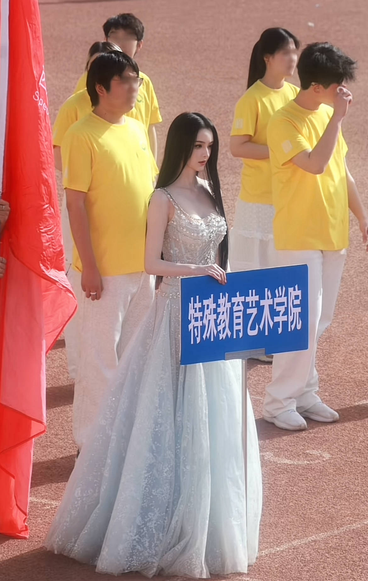 西安美院听障女大学生发文回应“美得不真实”质疑：残疾不是剧本，AI脸也不是焦点