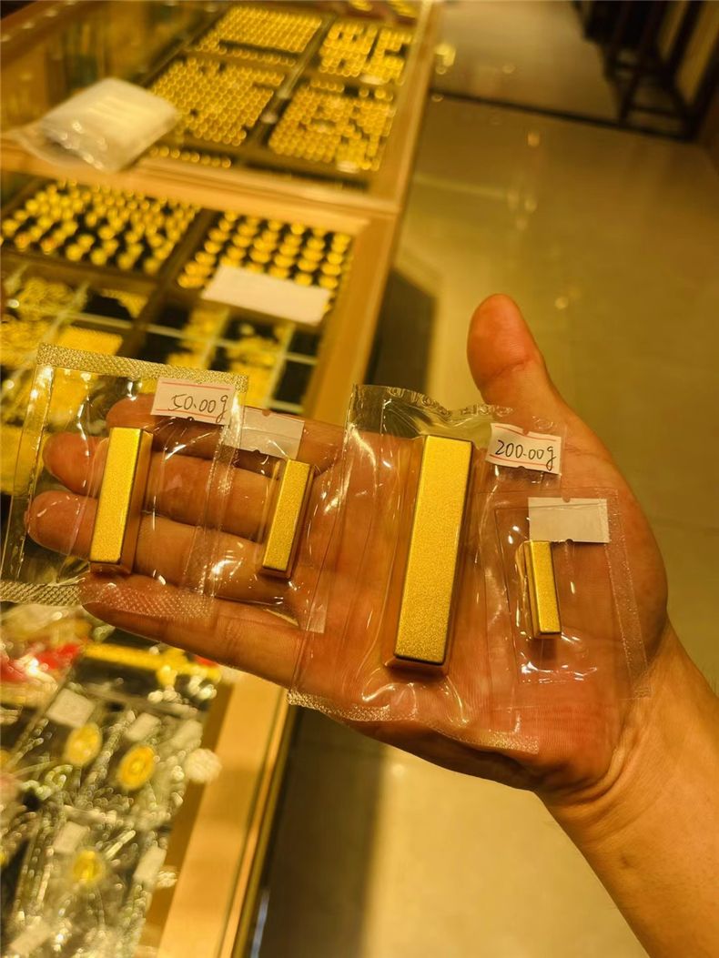 手机里的贵金属能值多少(手机里的贵金属能值多少钱)