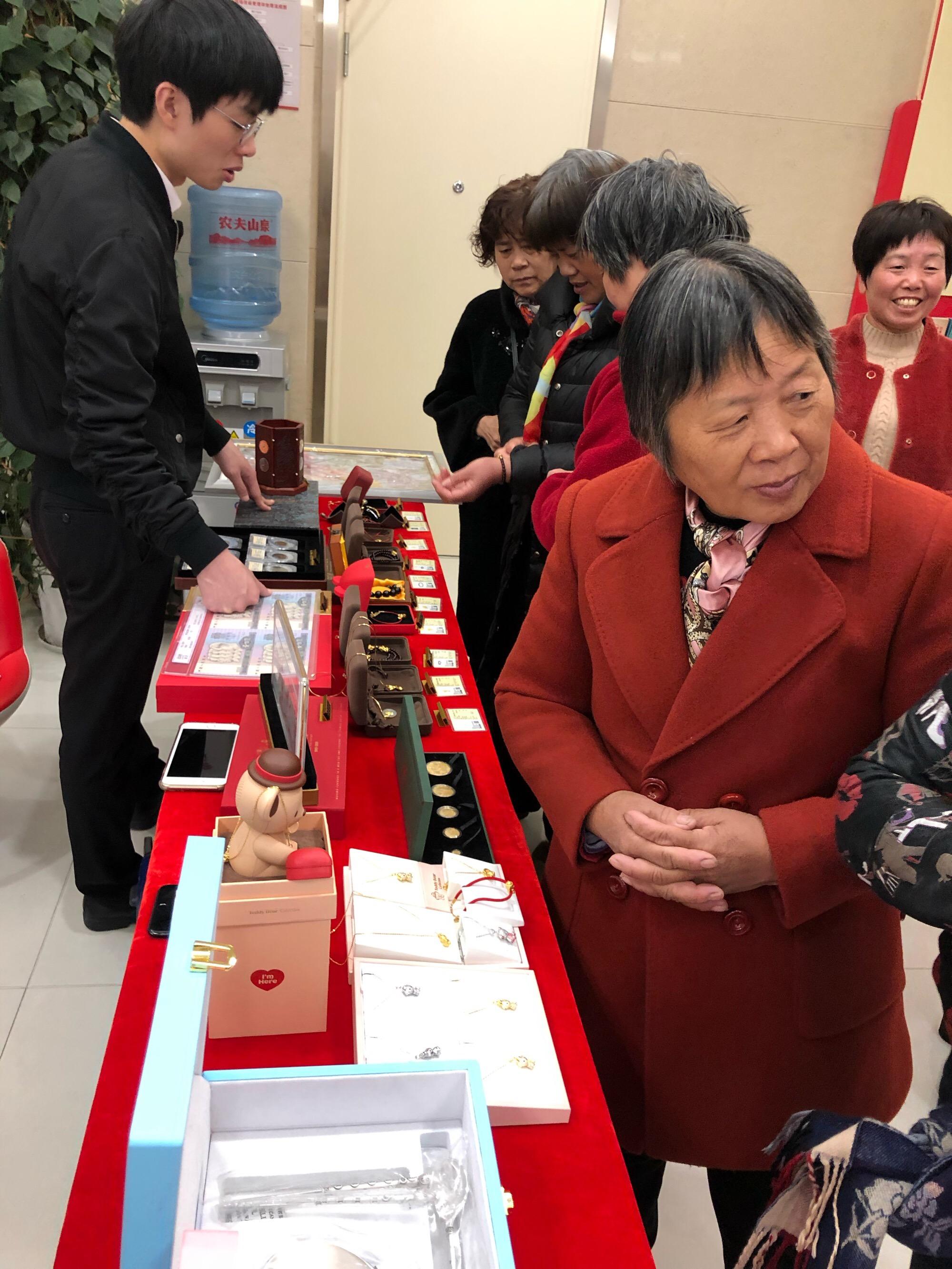 银行贵金属怎么买卖(银行贵金属怎么买卖出去)