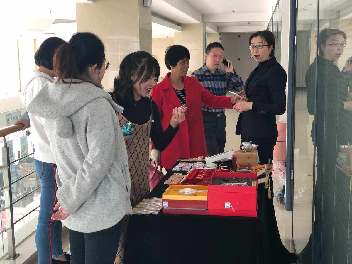 客户对贵金属(客户贵金属交易账户内被冻结库存不能进行提货申请)